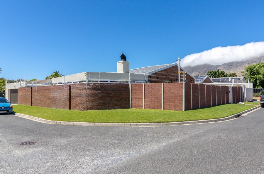 4 Bedroom Property for Sale in Kirstenhof Western Cape